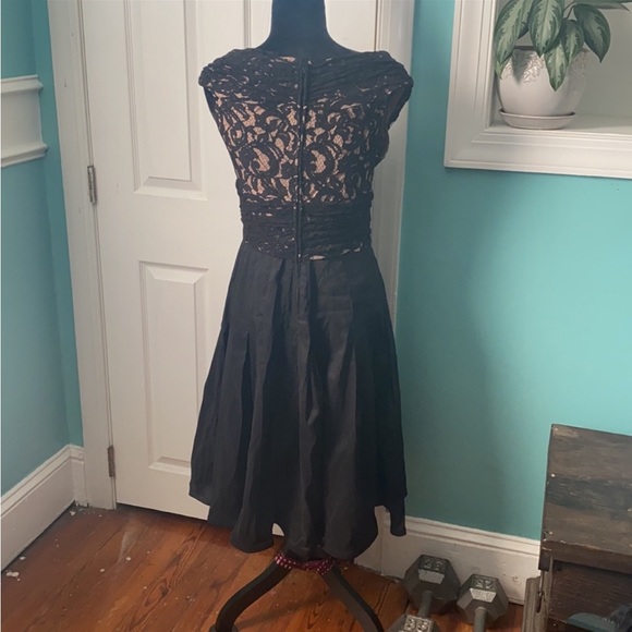 Adrianna Papell - Picture 2 of 4